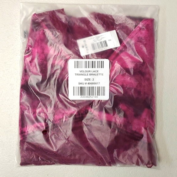 ❤️NWT VINTAGE TORRID BRALETTE - FUSCHIA CRUSHED VELOUR STRAPPY LACE TRIANGLE BRA - Picture 4 of 10